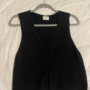 Aritzia/Wilfred - Sleeveless Open Knit Top